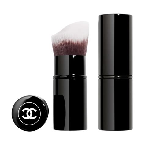 les pinceaux de chanel retractable